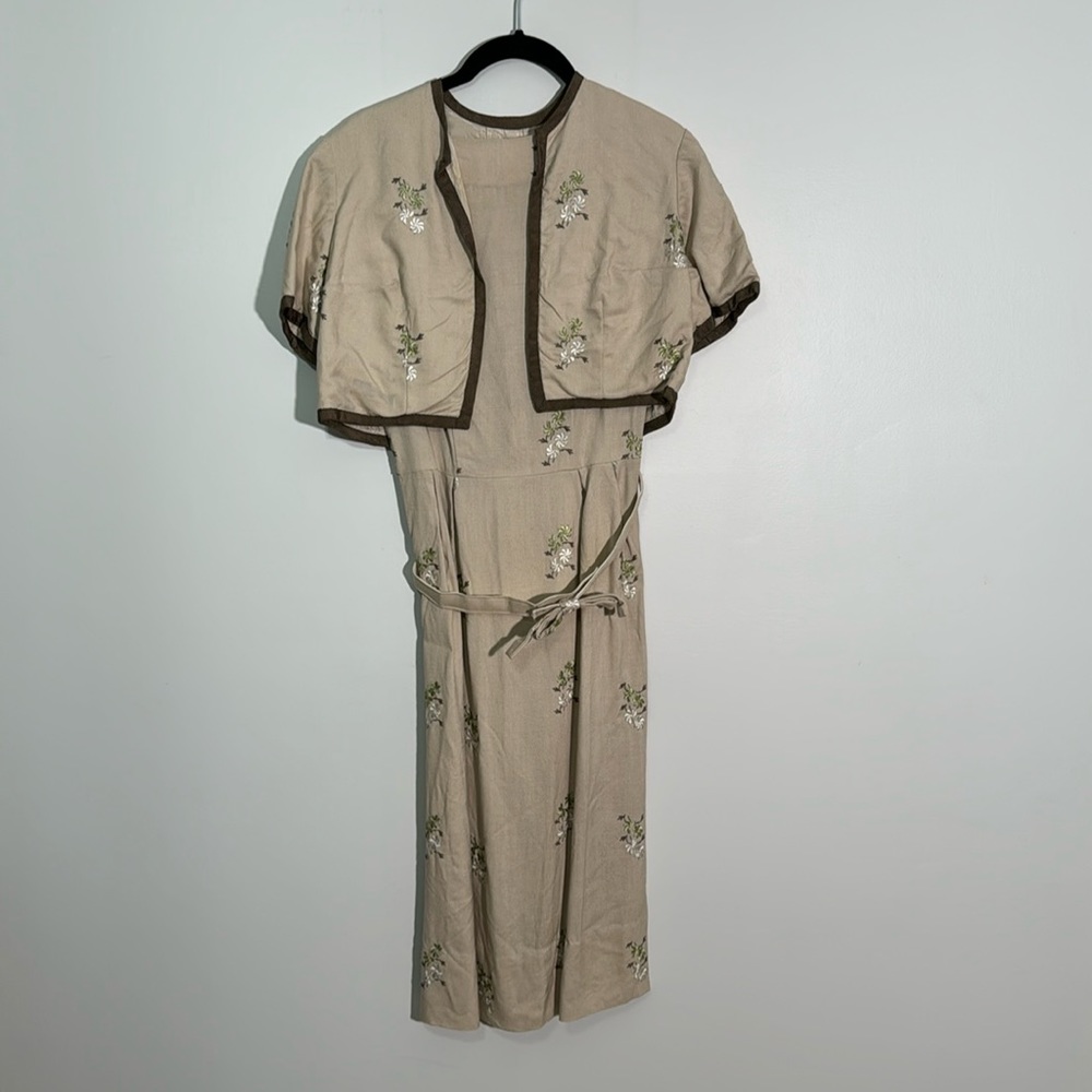 vintage 50s / 60s dress 3 piece set with bolero and belt and floral detail